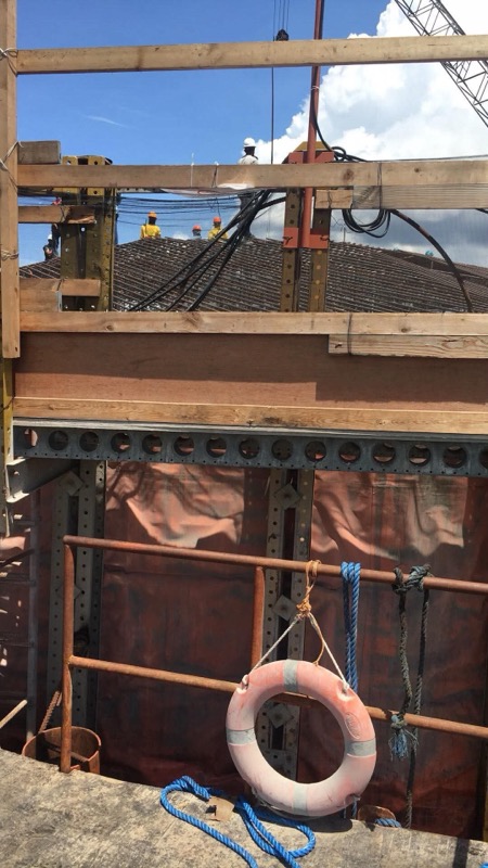 Port and pier infrastructure with steel construction